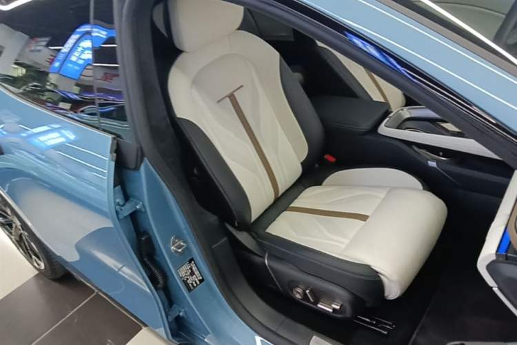 Used Zeekr 007GT 2025 Four-Wheel Drive Intelligent Driving Version 75 kWh Right Front Seat