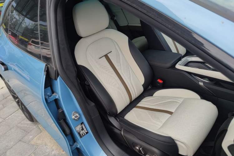 Used Zeekr 007GT 2025 Four-Wheel Drive Intelligent Driving Version 75 kWh Right Front Seat