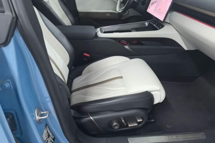 Used Zeekr 007GT 2025 Four-Wheel Drive Intelligent Driving Version 75 kWh Right Front Seat