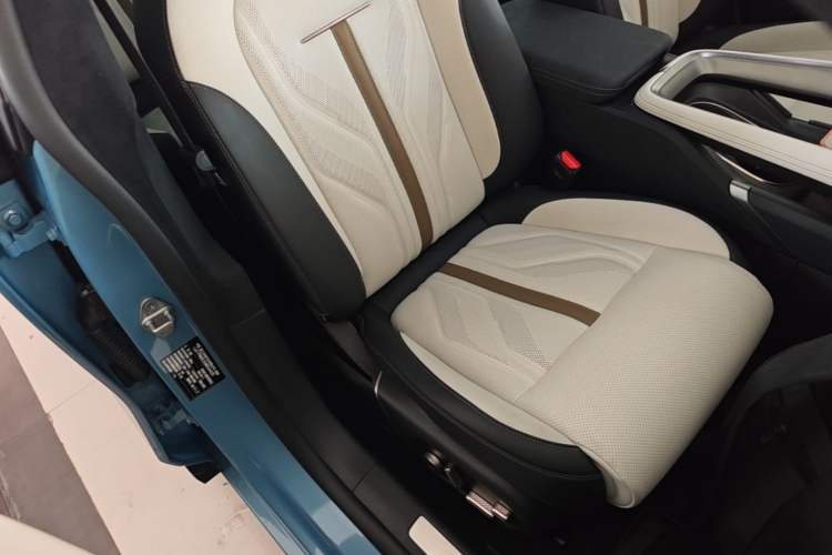 Used Zeekr 007GT 2025 Four-Wheel Drive Intelligent Driving Version 75 kWh Right Front Seat