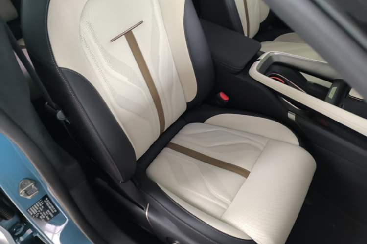 Used Zeekr 007GT 2025 Four-Wheel Drive Intelligent Driving Version 75 kWh Right Front Seat