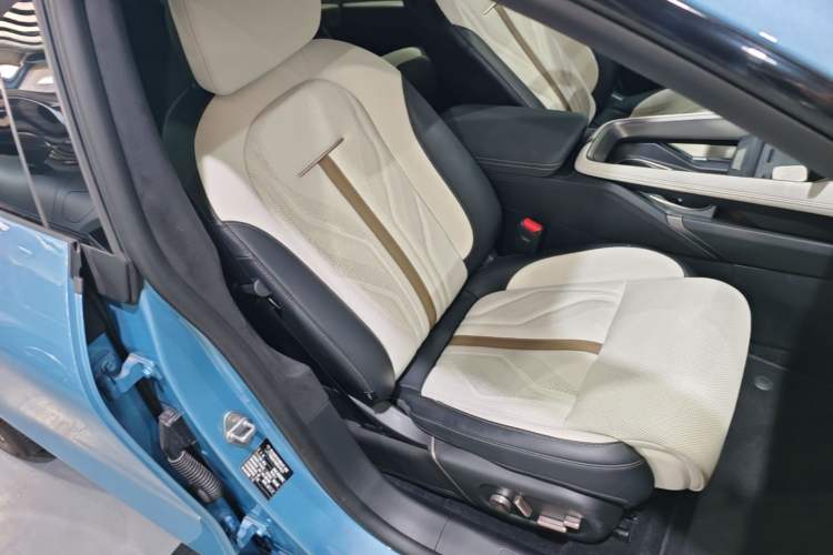 Used Zeekr 007GT 2025 Four-Wheel Drive Intelligent Driving Version 75 kWh Right Front Seat