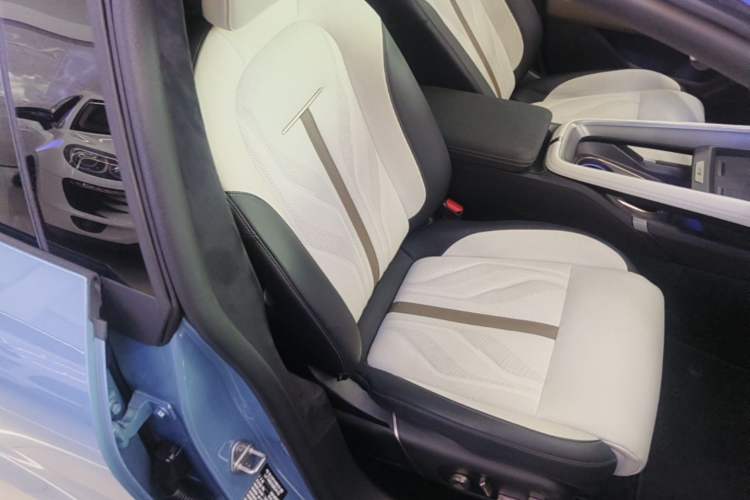 Used Zeekr 007GT 2025 Four-Wheel Drive Intelligent Driving Version 75 kWh Right Front Seat