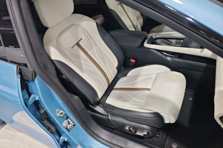 Used Zeekr 007GT 2025 Four-Wheel Drive Intelligent Driving Version 75 kWh Right Front Seat