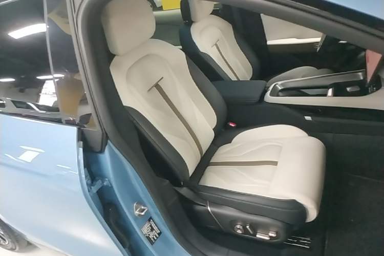 Used Zeekr 007GT 2025 Four-Wheel Drive Intelligent Driving Version 75 kWh Right Front Seat