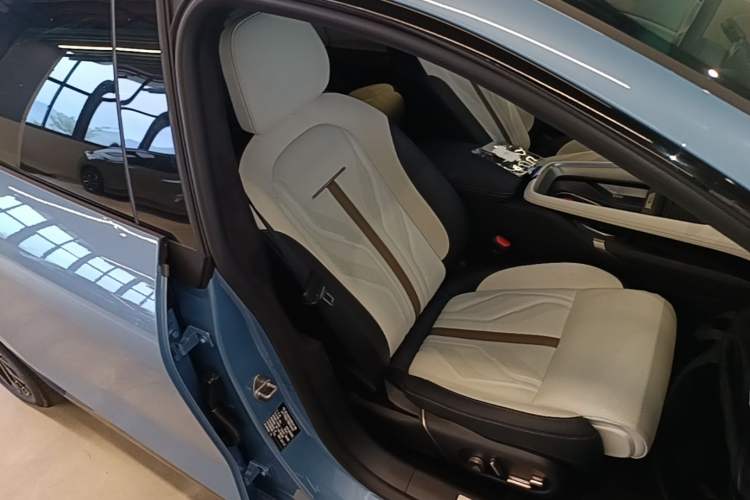 Used Zeekr 007GT 2025 Four-Wheel Drive Intelligent Driving Version 75 kWh Right Front Seat