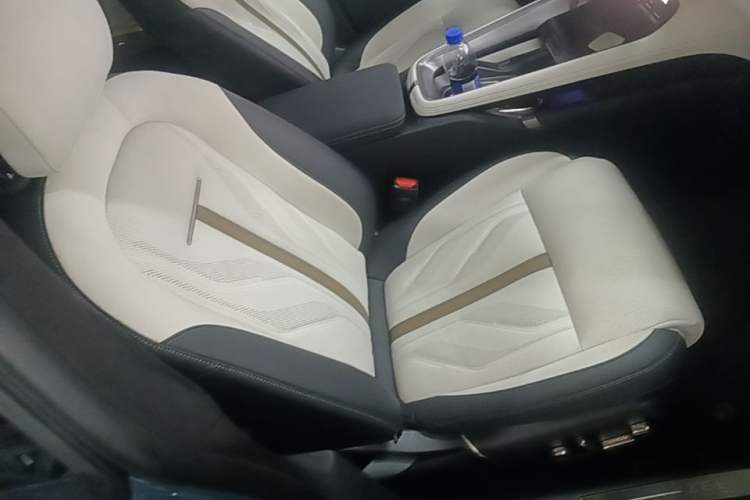 Used Zeekr 007GT 2025 Four-Wheel Drive Intelligent Driving Version 75 kWh Right Front Seat