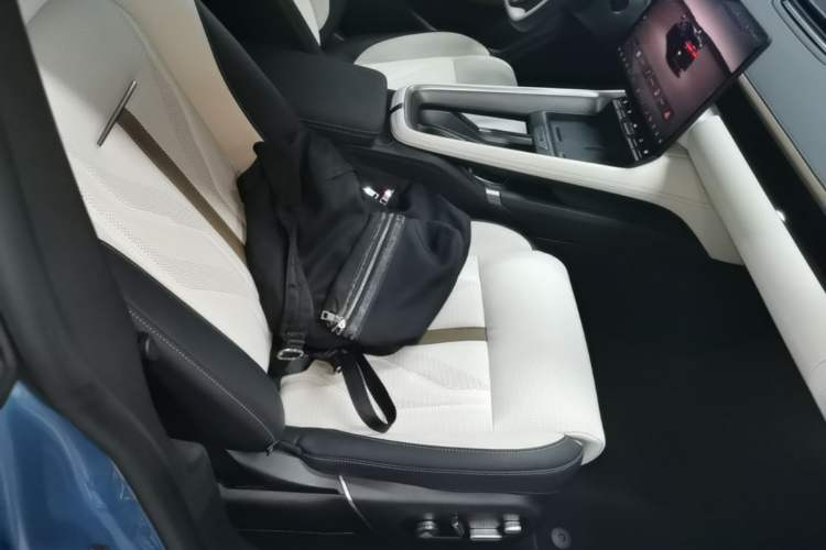 Used Zeekr 007GT 2025 Four-Wheel Drive Intelligent Driving Version 75 kWh Right Front Seat