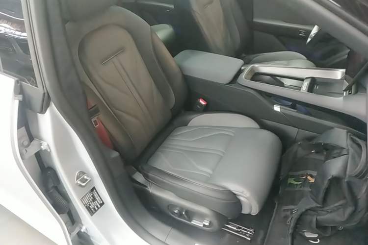 Used Zeekr 007GT 2025 Four-Wheel Drive Intelligent Driving Version 75 kWh Right Front Seat