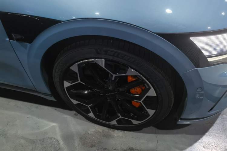 Used Zeekr 007GT 2025 Four-Wheel Drive Intelligent Driving Version 75 kWh Right Front Wheel Hub