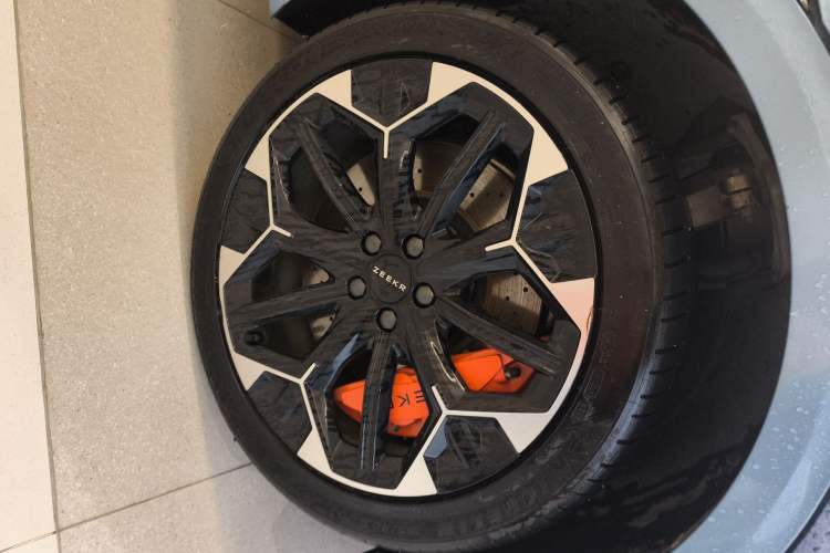 Used Zeekr 007GT 2025 Four-Wheel Drive Intelligent Driving Version 75 kWh Right Front Wheel Hub