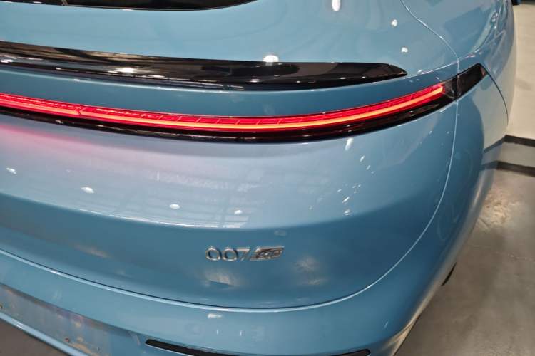 Used Zeekr 007GT 2025 Four-Wheel Drive Intelligent Driving Version 75 kWh Right Rear Taillight