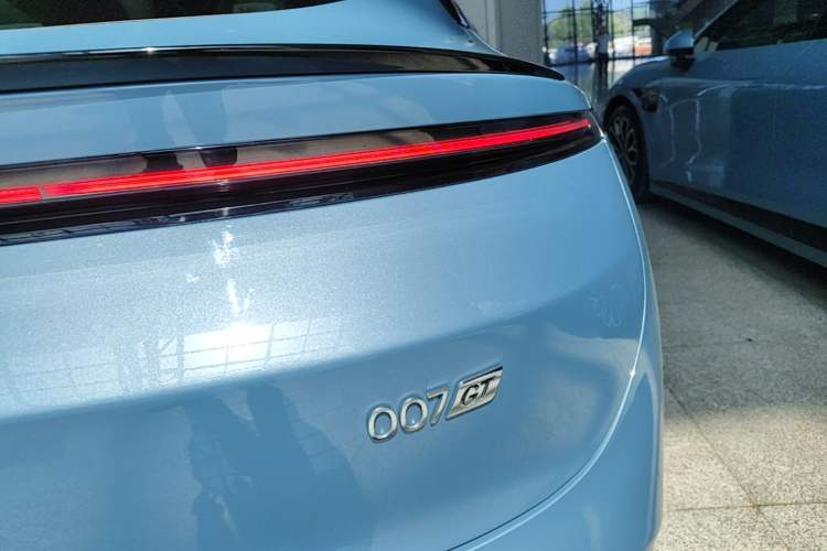 Used Zeekr 007GT 2025 Four-Wheel Drive Intelligent Driving Version 75 kWh Right Rear Taillight