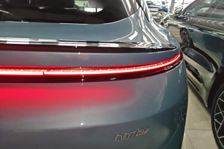 Used Zeekr 007GT 2025 Four-Wheel Drive Intelligent Driving Version 75 kWh Right Rear Taillight