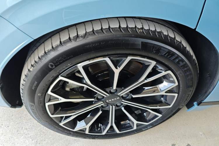 Used Zeekr 007GT 2025 Four-Wheel Drive Intelligent Driving Version 75 kWh Right Rear Wheel Hub