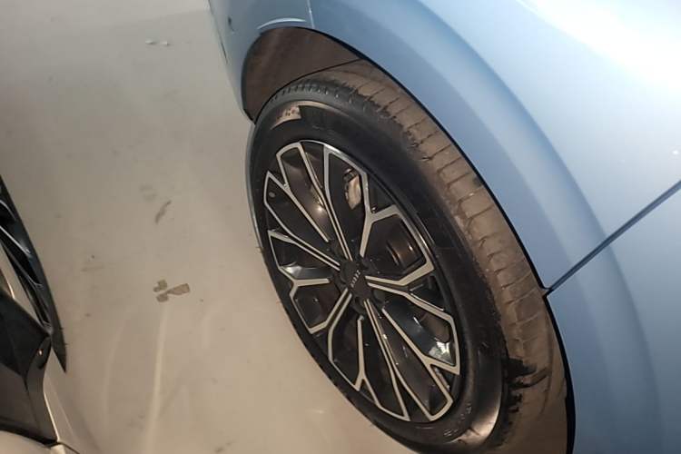 Used Zeekr 007GT 2025 Four-Wheel Drive Intelligent Driving Version 75 kWh Right Rear Wheel Hub