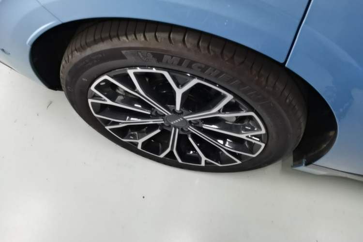 Used Zeekr 007GT 2025 Four-Wheel Drive Intelligent Driving Version 75 kWh Right Rear Wheel Hub