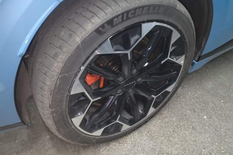 Used Zeekr 007GT 2025 Four-Wheel Drive Intelligent Driving Version 75 kWh Right Rear Wheel Hub