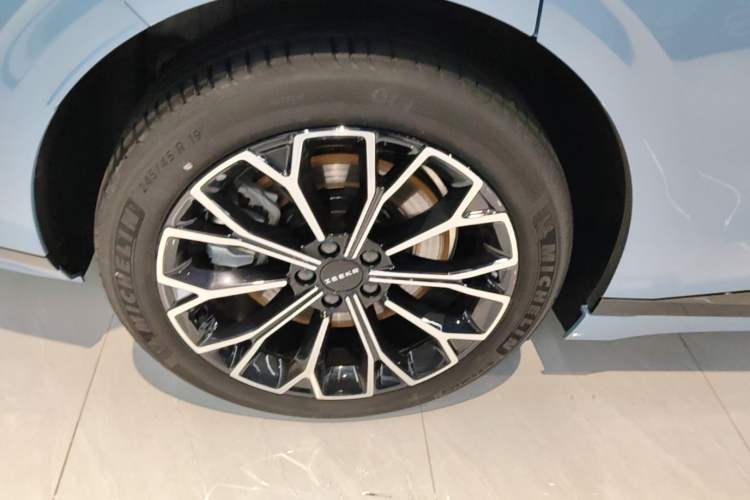 Used Zeekr 007GT 2025 Four-Wheel Drive Intelligent Driving Version 75 kWh Right Rear Wheel Hub