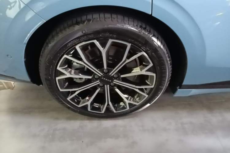 Used Zeekr 007GT 2025 Four-Wheel Drive Intelligent Driving Version 75 kWh Right Rear Wheel Hub