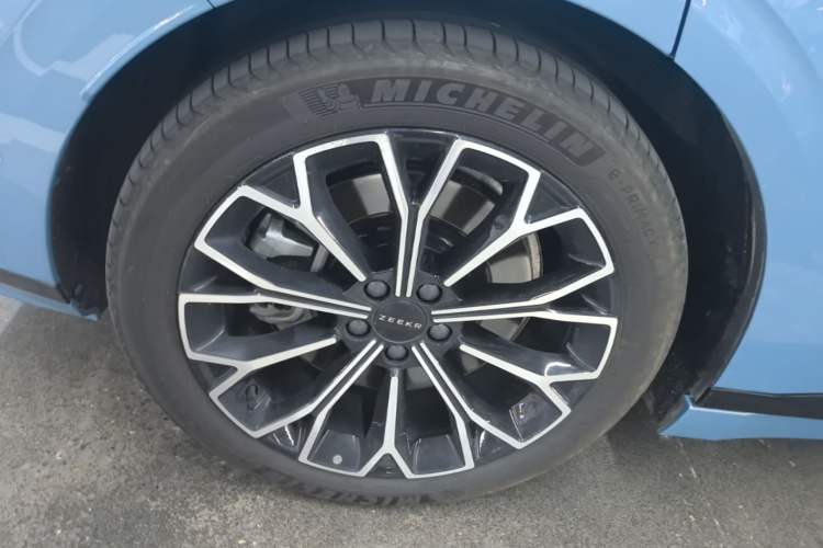 Used Zeekr 007GT 2025 Four-Wheel Drive Intelligent Driving Version 75 kWh Right Rear Wheel Hub