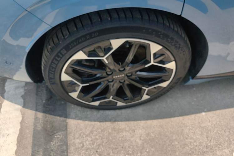 Used Zeekr 007GT 2025 Rear-Drive Intelligent Driving Version 75 kWh Right Rear Wheel Hub