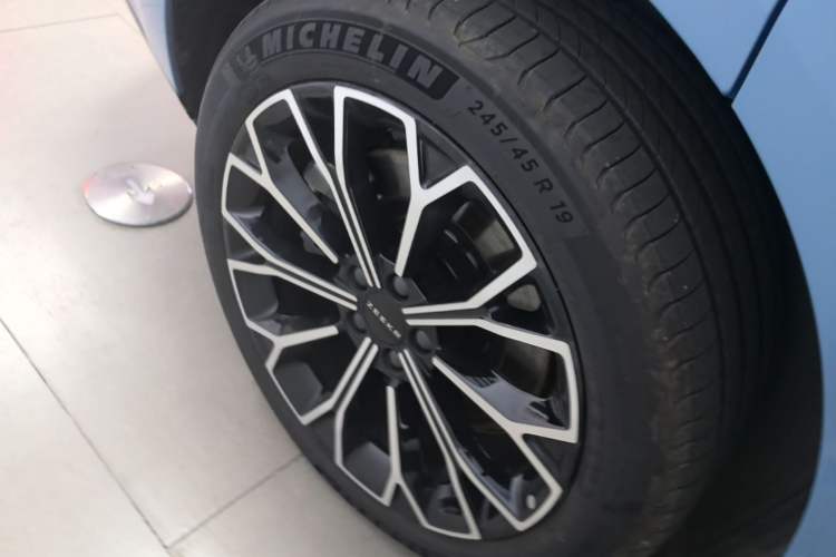 Used Zeekr 007GT 2025 Four-Wheel Drive Intelligent Driving Version 75 kWh Right Rear Wheel Hub