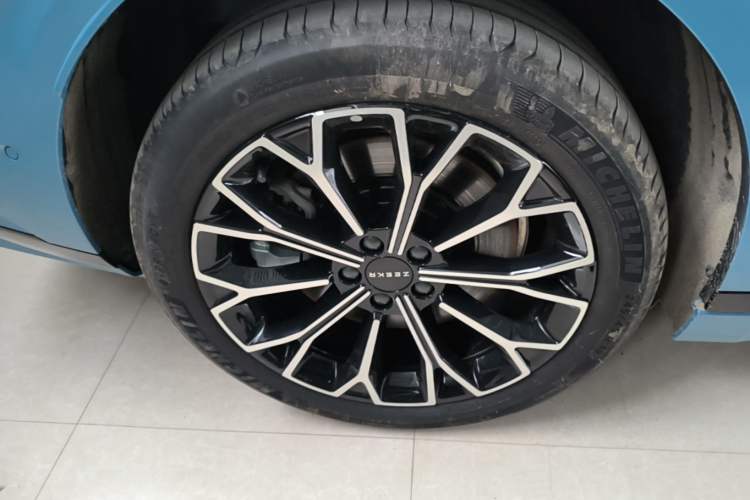 Used Zeekr 007GT 2025 Four-Wheel Drive Intelligent Driving Version 75 kWh Right Rear Wheel Hub