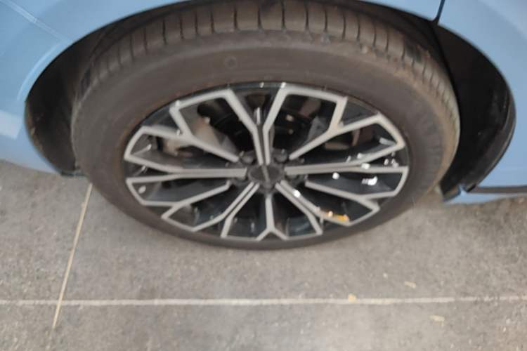 Used Zeekr 007GT 2025 Four-Wheel Drive Intelligent Driving Version 75 kWh Right Rear Wheel Hub