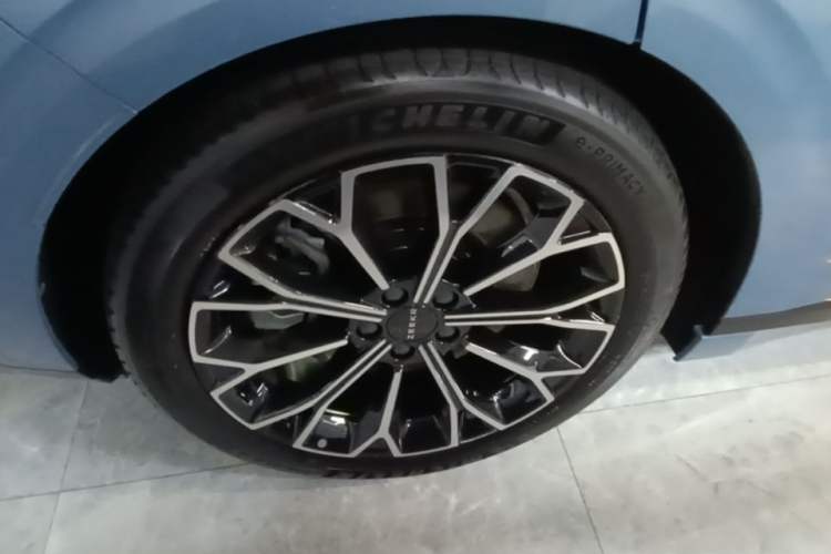 Used Zeekr 007GT 2025 Four-Wheel Drive Intelligent Driving Version 75 kWh Right Rear Wheel Hub