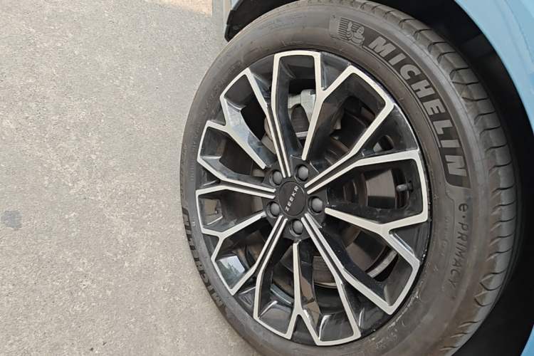 Used Zeekr 007GT 2025 Four-Wheel Drive Intelligent Driving Version 75 kWh Right Rear Wheel Hub