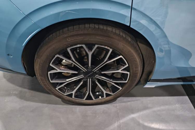 Used Zeekr 007GT 2025 Four-Wheel Drive Intelligent Driving Version 75 kWh Right Rear Wheel Hub