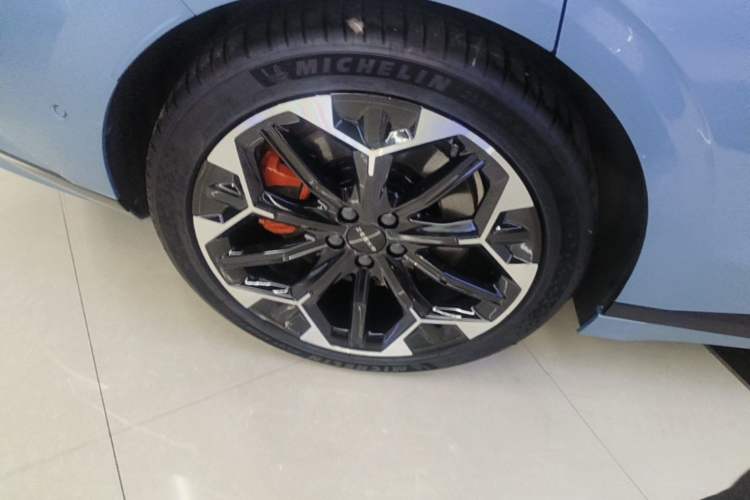 Used Zeekr 007GT 2025 Four-Wheel Drive Intelligent Driving Version 75 kWh Right Rear Wheel Hub