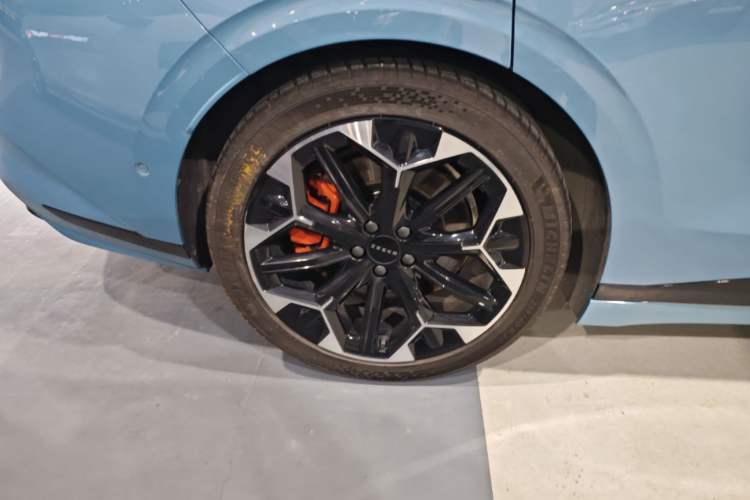 Used Zeekr 007GT 2025 Four-Wheel Drive Intelligent Driving Version 75 kWh Right Rear Wheel Hub