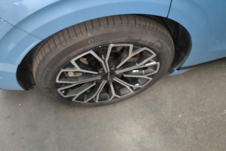 Used Zeekr 007GT 2025 Four-Wheel Drive Intelligent Driving Version 75 kWh Right Rear Wheel Hub