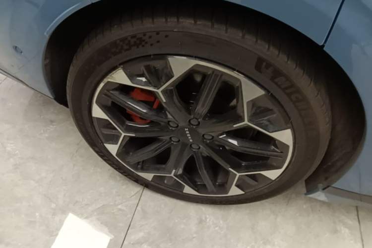 Used Zeekr 007GT 2025 Four-Wheel Drive Intelligent Driving Version 75 kWh Right Rear Wheel Hub