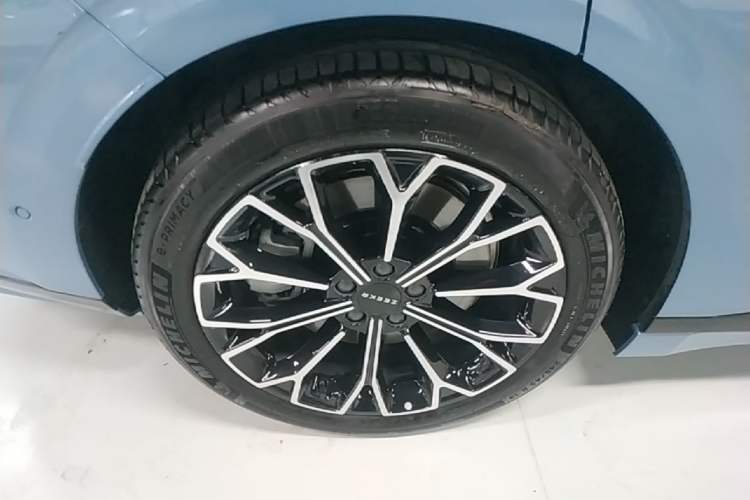Used Zeekr 007GT 2025 Four-Wheel Drive Intelligent Driving Version 75 kWh Right Rear Wheel Hub