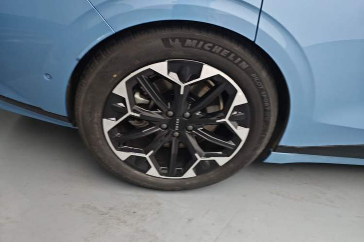 Used Zeekr 007GT 2025 Rear-Drive Intelligent Driving Version 75 kWh Right Rear Wheel Hub