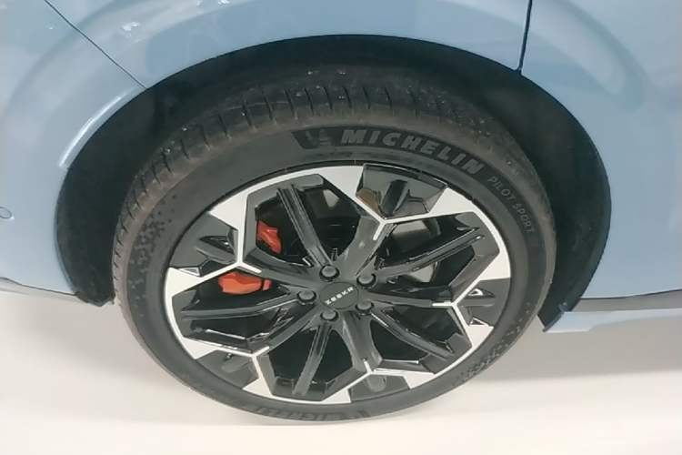 Used Zeekr 007GT 2025 Four-Wheel Drive Intelligent Driving Version 75 kWh Right Rear Wheel Hub