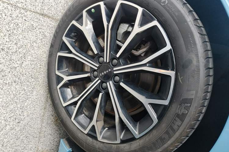 Used Zeekr 007GT 2025 Four-Wheel Drive Intelligent Driving Version 75 kWh Right Rear Wheel Hub
