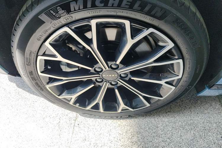 Used Zeekr 007GT 2025 Four-Wheel Drive Intelligent Driving Version 75 kWh Right Rear Wheel Hub