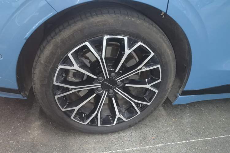 Used Zeekr 007GT 2025 Four-Wheel Drive Intelligent Driving Version 75 kWh Right Rear Wheel Hub