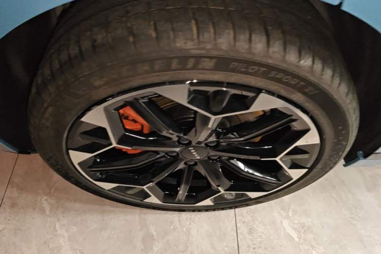 Used Zeekr 007GT 2025 Four-Wheel Drive Intelligent Driving Version 75 kWh Right Rear Wheel Hub