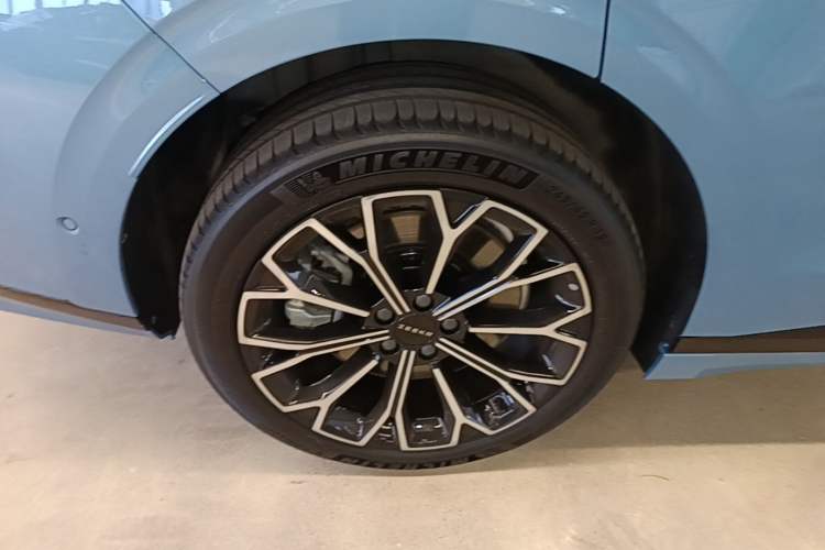 Used Zeekr 007GT 2025 Four-Wheel Drive Intelligent Driving Version 75 kWh Right Rear Wheel Hub