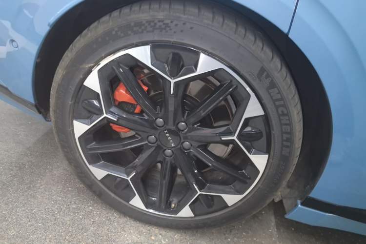 Used Zeekr 007GT 2025 Four-Wheel Drive Intelligent Driving Version 75 kWh Right Rear Wheel Hub