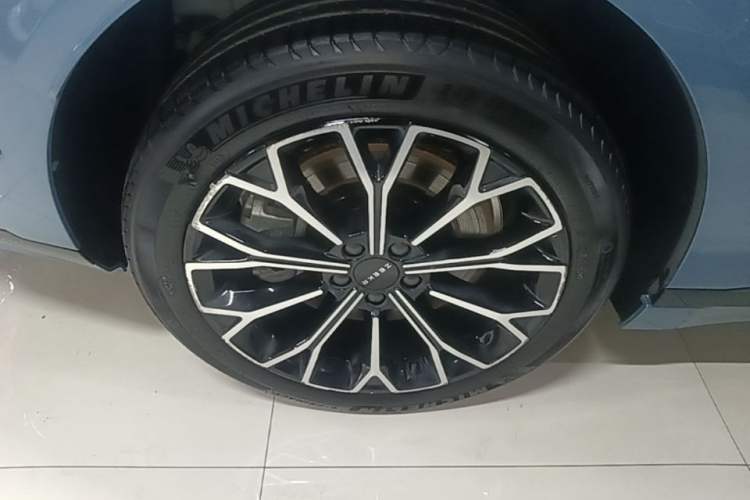 Used Zeekr 007GT 2025 Four-Wheel Drive Intelligent Driving Version 75 kWh Right Rear Wheel Hub