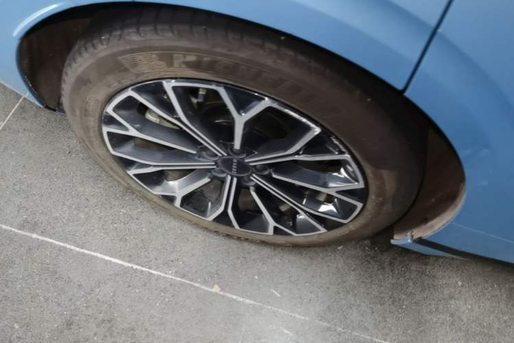 Used Zeekr 007GT 2025 Four-Wheel Drive Intelligent Driving Version 75 kWh Right Rear Wheel Hub