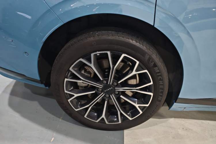 Used Zeekr 007GT 2025 Four-Wheel Drive Intelligent Driving Version 75 kWh Right Rear Wheel Hub