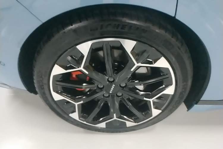 Used Zeekr 007GT 2025 Four-Wheel Drive Intelligent Driving Version 75 kWh Right Rear Wheel Hub
