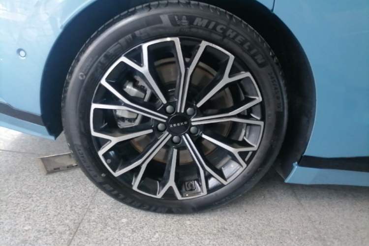 Used Zeekr 007GT 2025 Four-Wheel Drive Intelligent Driving Version 75 kWh Right Rear Wheel Hub